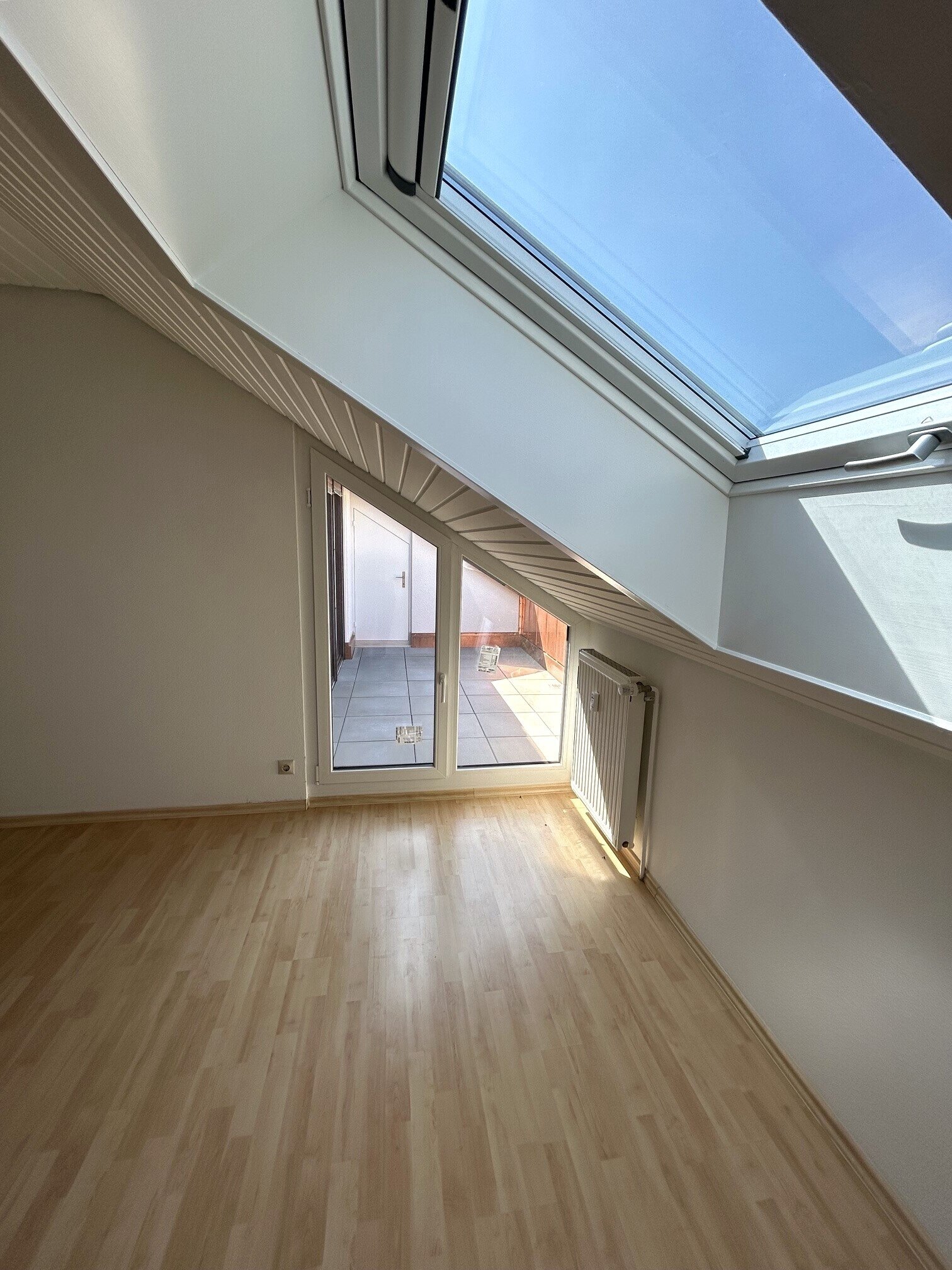 **SCHICKE 2,5 Zimmer Wohnung mit Teilrheinblick**Umfassend saniert** **SCHICKE 2,5 Zimmer Wohnung mit Teilrheinblick**Umfassend saniert**