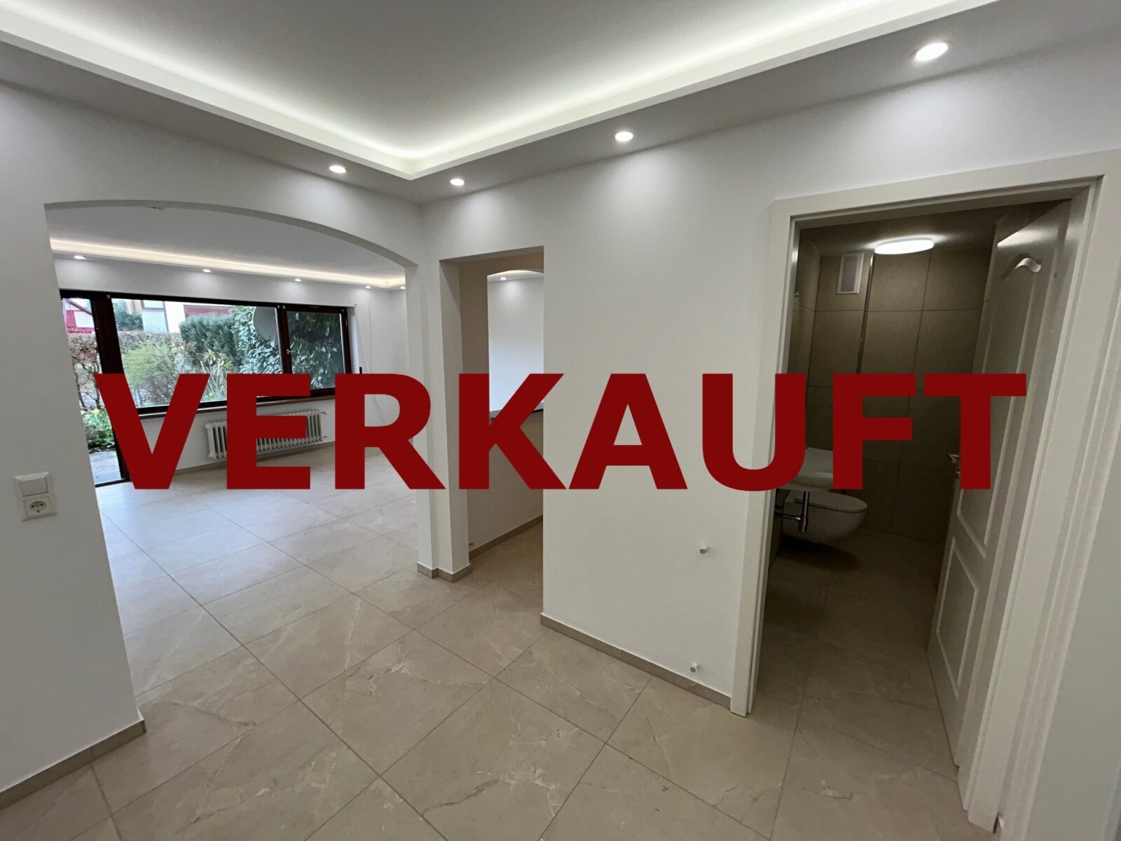 **VERKAUFT**2,5 Zimmer Terrassenwohnung**Frisch saniert** **VERKAUFT**2,5 Zimmer Terrassenwohnung**Frisch saniert**
