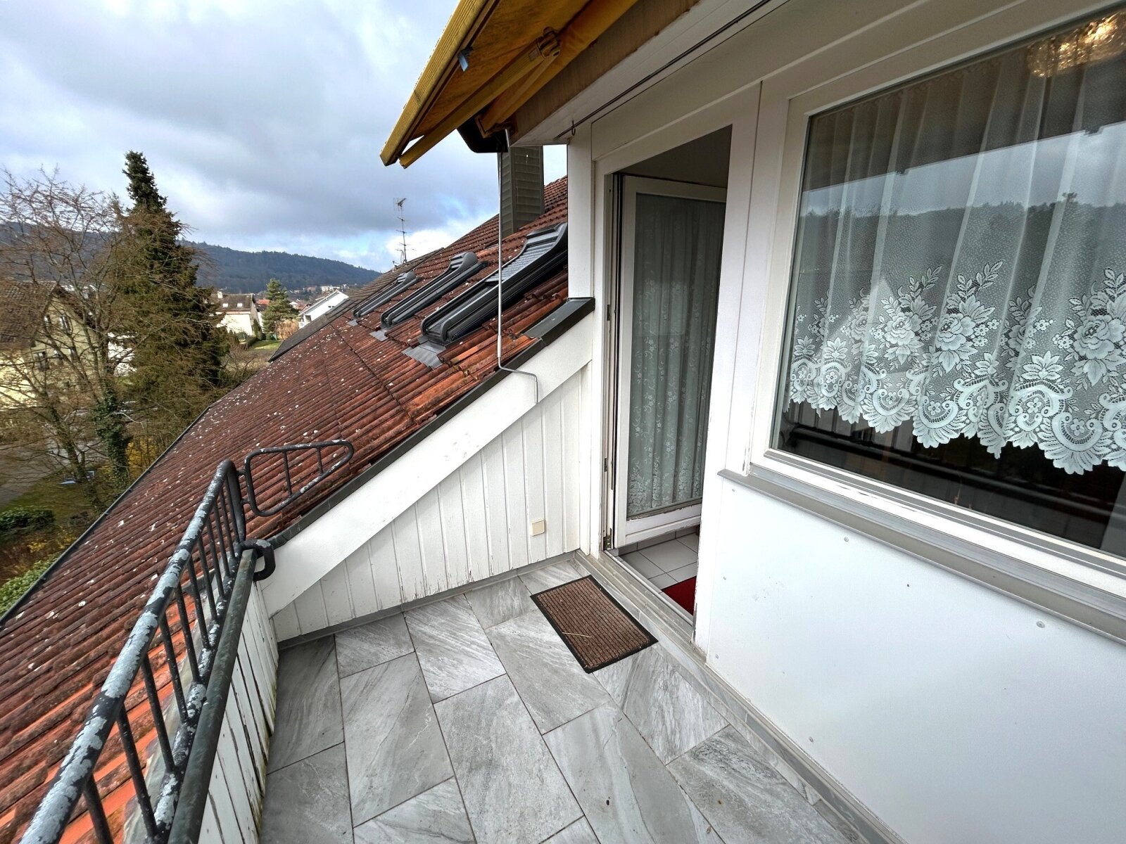 **RHEINBLICK - Apartment mit Balkon, PKW Stellplatz...** **RHEINBLICK - Apartment mit Balkon, PKW Stellplatz...**