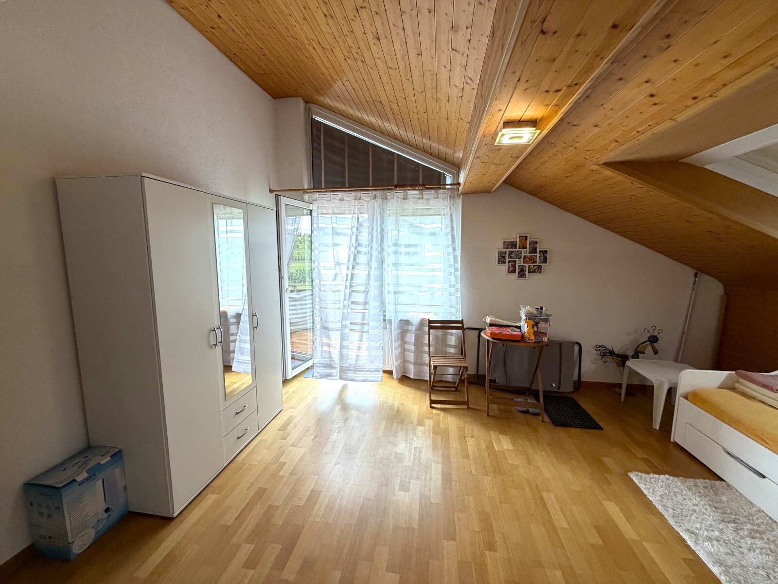 SONNIGE DG-WOHNUNG mit 4,5 Zimmern, 2 Balkonen, 1 Terrasse, Stellplatz... SONNIGE DG-WOHNUNG mit 4,5 Zimmern, 2 Balkonen, 1 Terrasse, Stellplatz...